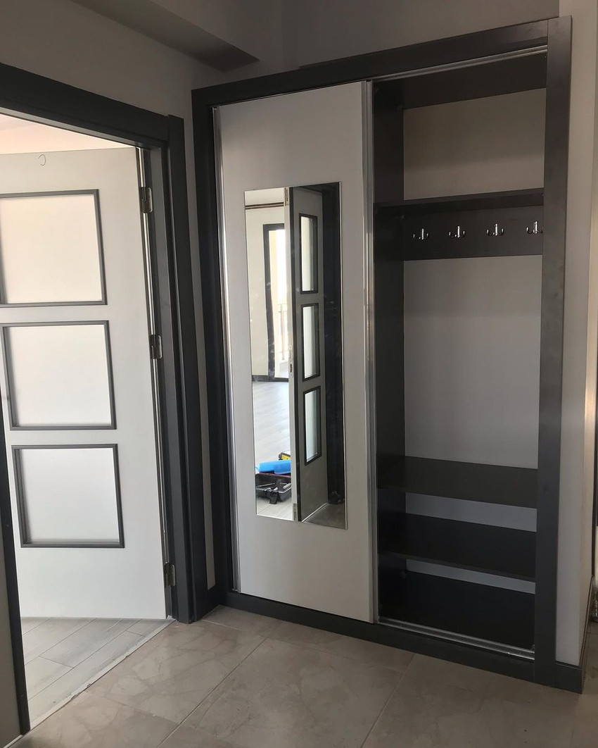 Antrasit ve açık tonlarda gardırop